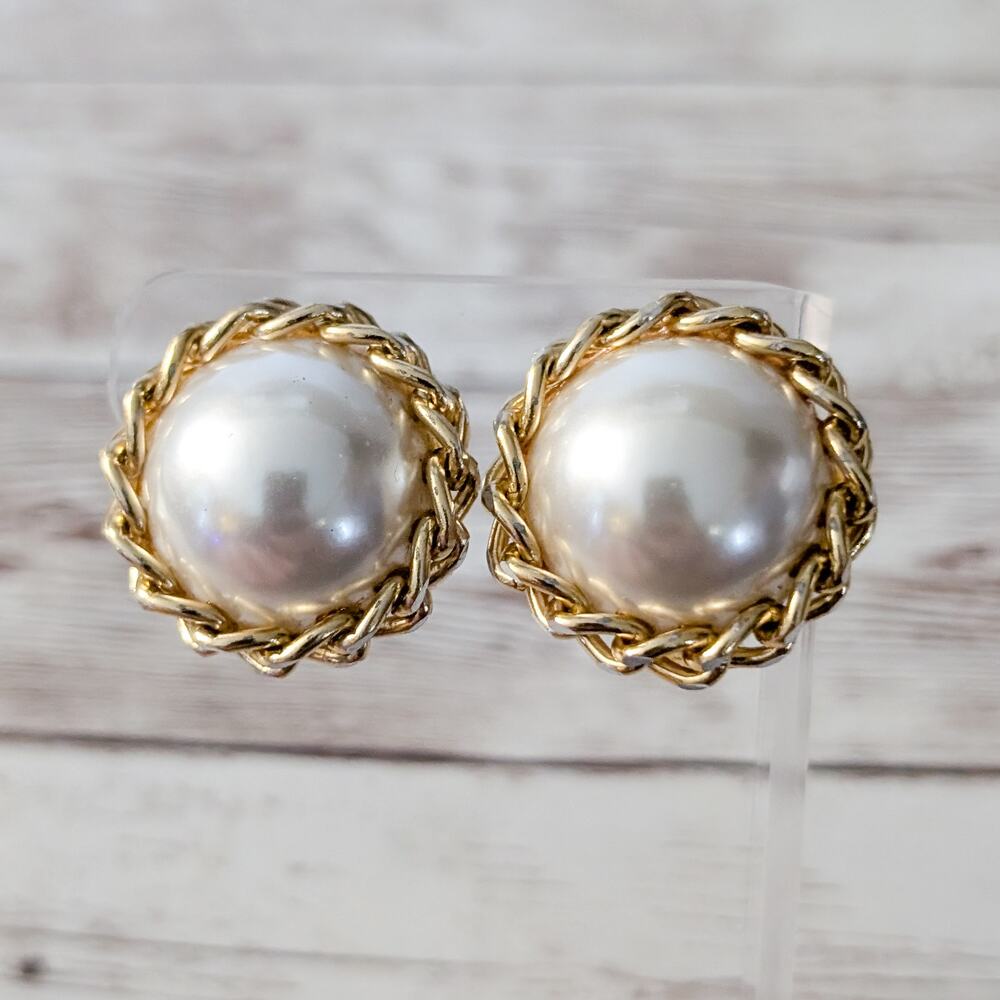 Vintage LA Contessa by Mary Demarco Clip On Earrings
